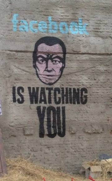 No te escondas en el mundo real: Google y Facebook saben lo que haces