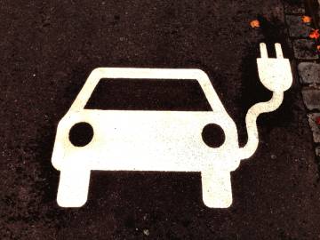 Tu coche eléctrico puede pagarte la factura de la luz (si no vives en España)
