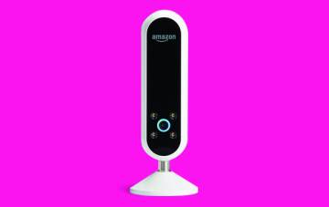 Echo Look La variante más Black Mirror de toda la gama. Pensado para hacer fotos de nuestra vestimenta, juzgarla y sugerirnos nuevas incorporaciones a nuestro armario de —cómo no— la tienda Amazon Demasiado para mí… 199,99$ (171,44 €)