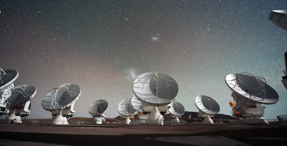 Varias antenar de ALMA en el desierto de Atacama, Chile