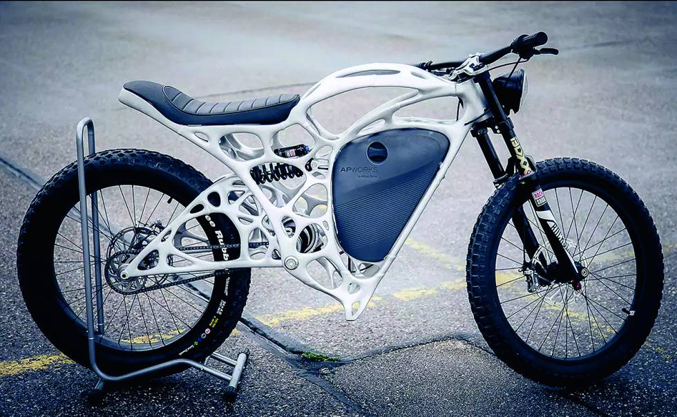 La Light Rider fue la primera moto impresa en 3D. La compañía ApWorks, de Airbus, utilizó múltiples capas de un compuesto de aluminio ligero con la resistencia del titanio. Pesa 35 kilos.