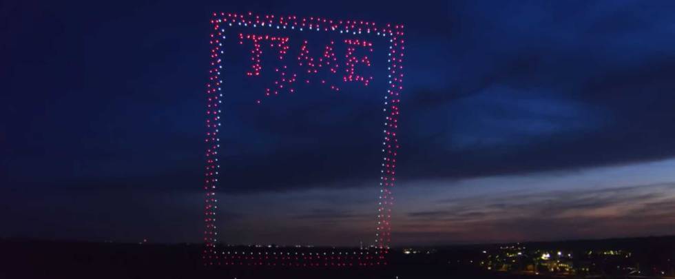 Portada de la revista ‘Time’ de junio de 2018, realizada con casi 1.000 drones en suspensión.