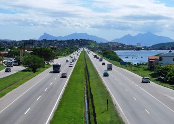El 48% de los conductores no usan el intermitente para adelantar en autopista
