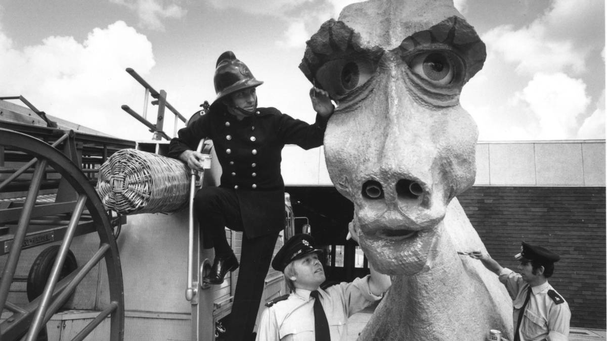 En 1975, el departamento de bomberos de Hemel Hempstead (Londres) intentó atraer a la escurridiza fiera con lo que supuestamente era una hembra de su especie