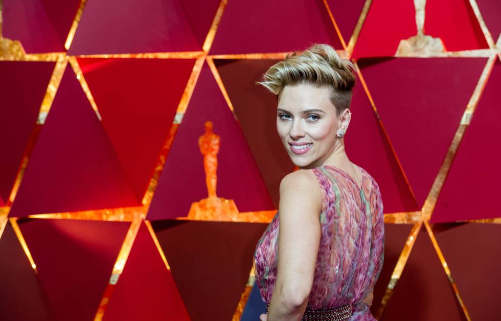 Scarlett Johansson en la alfrombra roja de los Oscar el aÃ±o pasado. 