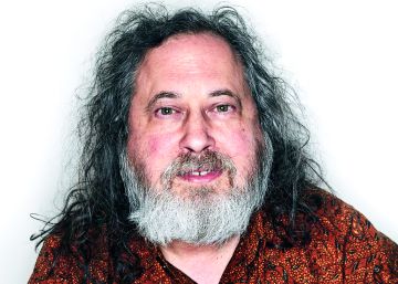 Richard Stallman: “Los móviles espían y transmiten nuestras conversaciones, incluso apagados”