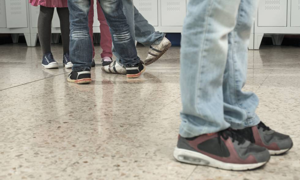 El ciberacoso afecta más a los colegios que prohíben los móviles