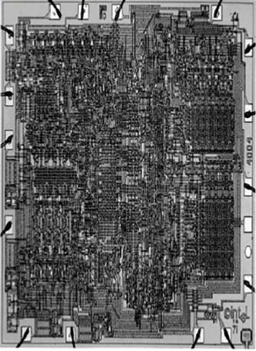 El Intel 4004, creado en 1971, el primer microprocesador en un solo chip, con 2.300 transistores dentro. Cuéntalos tú mismo si no te lo crees...