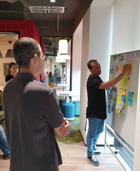 La compañía de los mil CEOs