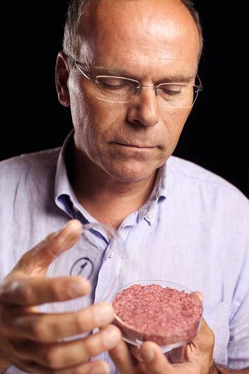 El holandés Mark Post, fundador de MosaMeat y uno de los padres de esta revolución. Su empresa, asegura, es capaz de producir hasta 10.000 kilos de carne a partir de una sola célula madre de vaca.