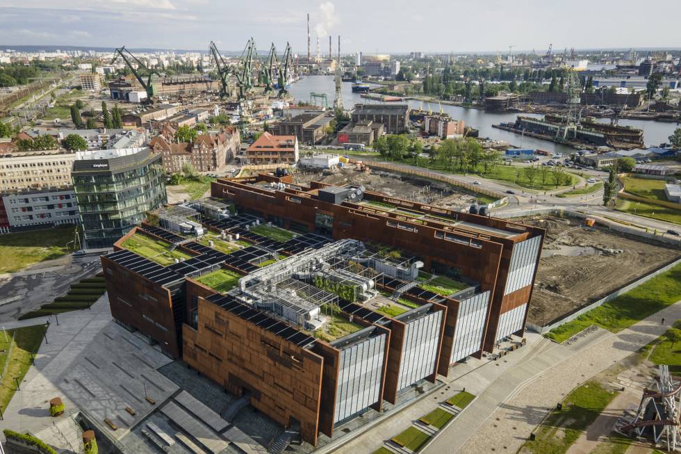 Detalle de los techos verdes del European Solidarity Center, en Gdansk (Polonia).
